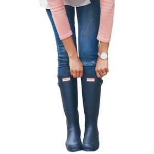 Hunter Navy Rainboots - women size 8 - used has some watermarks